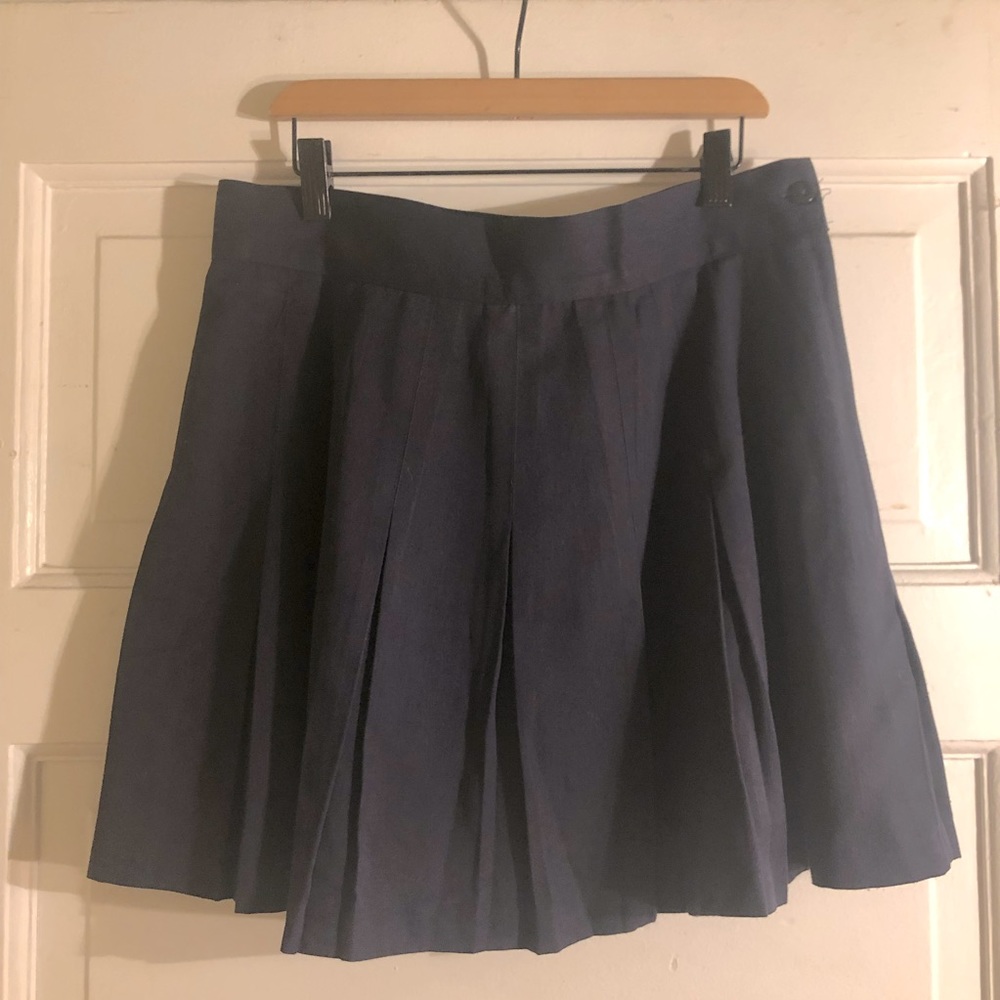 Navy pleated short skirt. Classic. - Picture 1 of 6